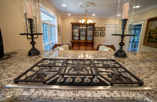 Carbondale House | Inviting Retreat with Pool, Spa & Perfect 10/10 Reviews!