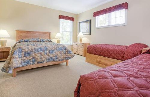 Jeffersonville House | Beautiful hotel in Vermont Smugglers Notch 2BD near Disc Golf Center