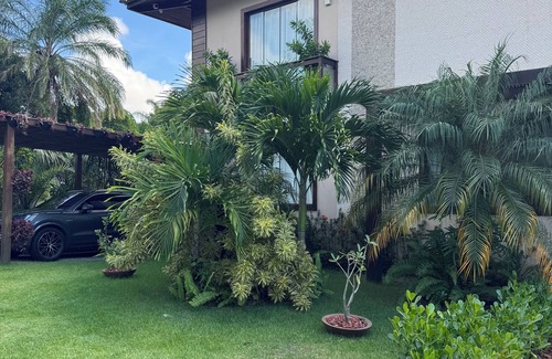 Itacimirim House | Inviting House in Praia do Forte with Pool and Volleyball