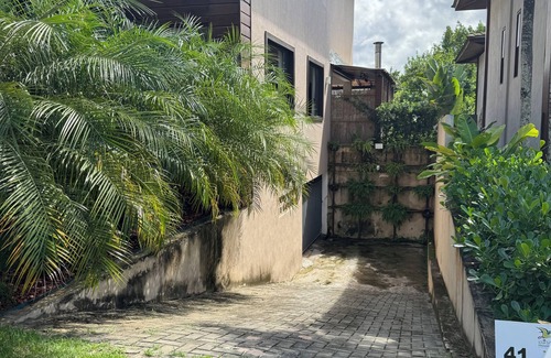 Itacimirim House | Inviting House in Praia do Forte with Pool and Volleyball