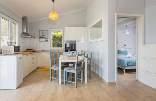 Peroj Villa | Cozy Oceanfront House Steps from the Sea with Free Wi-Fi