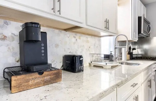 Fairview House | Convenient House Near NYC: Pet Friendly with Spa & Breakfast