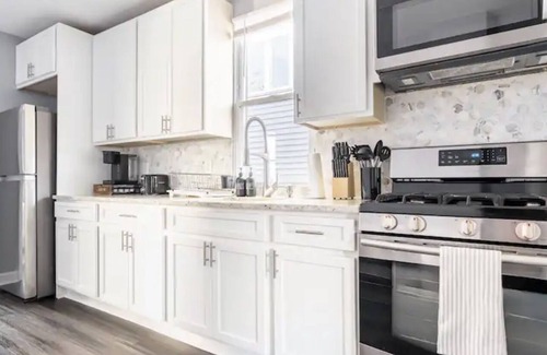 Fairview House | Convenient House Near NYC: Pet Friendly with Spa & Breakfast