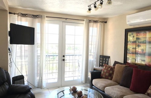 Tijuana House | Ideal Getaway! Minutes from the Airport with Spa & Breakfast