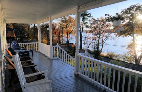 Dundee House | Charming Lakefront House with Breathtaking Views & Dock