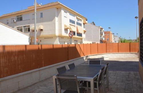 Daimuz House | Relaxing Retreat at Daimus Beach with Pool & Family Fun