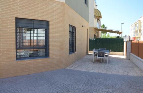 Daimuz House | Relaxing Retreat at Daimus Beach with Pool & Family Fun