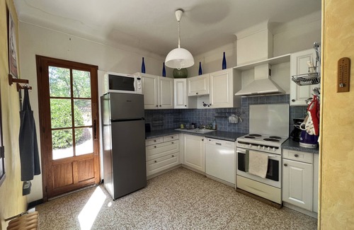 Roussillon House | Charming House Steps from Roussillon Village with Pool