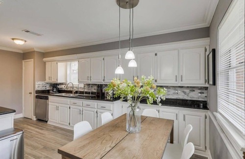 Dallas House | Ideal Gathering Space for Large Groups with Cinema Room