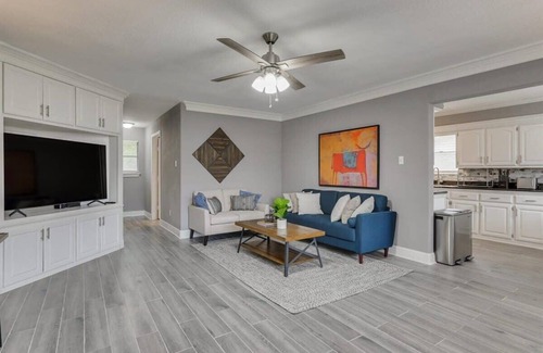 Dallas House | Ideal Gathering Space for Large Groups with Cinema Room