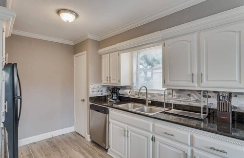 Dallas House | Ideal Gathering Space for Large Groups with Cinema Room