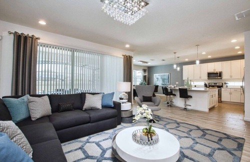 Kissimmee House | Inviting Retreat with Gourmet Grill, Jacuzzi & Game Room