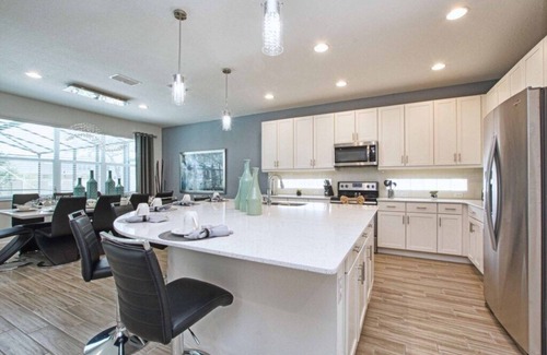 Kissimmee House | Inviting Retreat with Gourmet Grill, Jacuzzi & Game Room