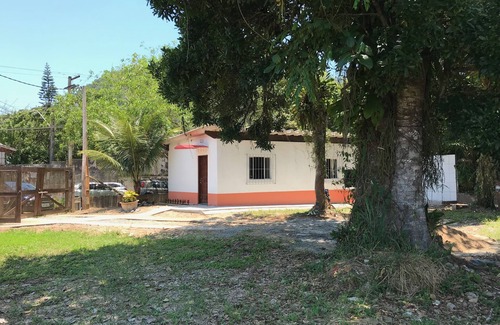 Guarau House | Cozy Beachfront Retreat by Guaraú River - Family & Pet Friendly