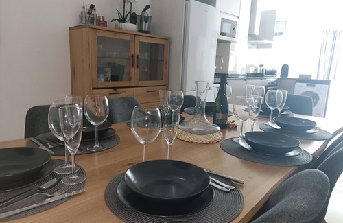 La Malva-rosa Apartment | Ideal Family Retreat Near Malvarrosa Beach with Ocean Views