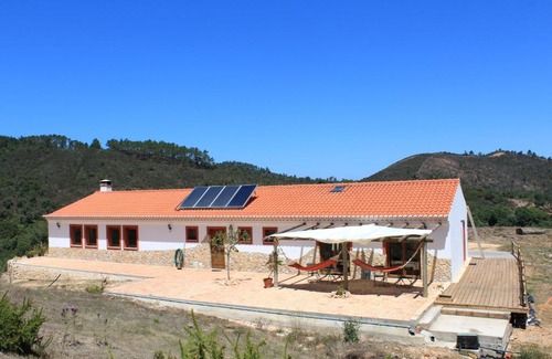 Baiona House | Tranquil Nature Retreat - Vida Pura with Family-Friendly Amenities