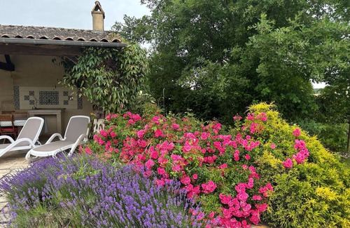 Sigoules House | Idyllic Perigord Escape: 5-Bedroom with Private Pool