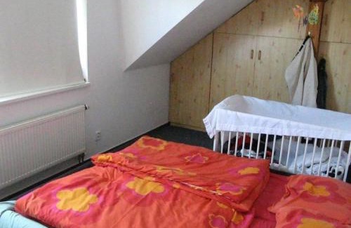 Dolni Pocernice House | Charming House in Prague with Convenient Parking Access