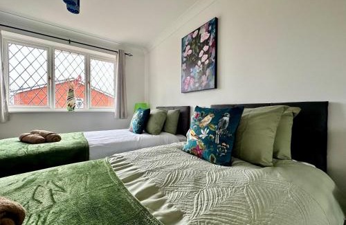 Cherry Hinton House | Family-Friendly Cambridge House with Pet and Child Amenities