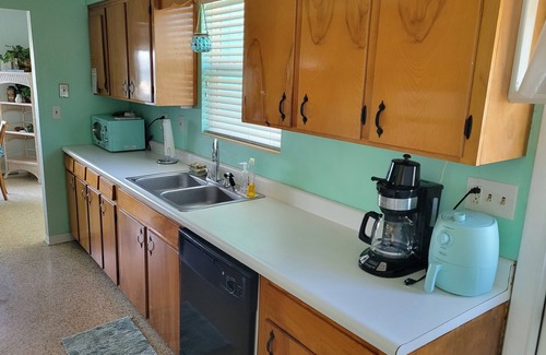 Ortona Park House | Ideal Beach House Steps from the Shore, Pet Friendly!