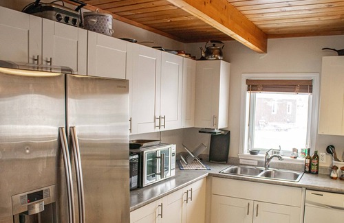 Iqaluit House | Beautiful house on the beach of Frobisher Bay!
