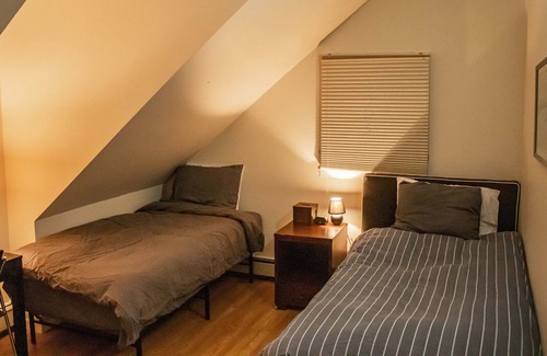 Iqaluit House | Beautiful house on the beach of Frobisher Bay!
