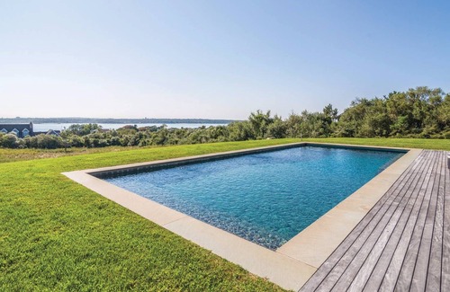 Montauk House | Beautiful house over looking Lake Montauk, the Bay and the Ocean