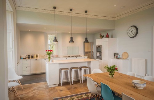 Kinnesswood House | Scenic House with Garden and Loch Views - 10/10 Guest Rated