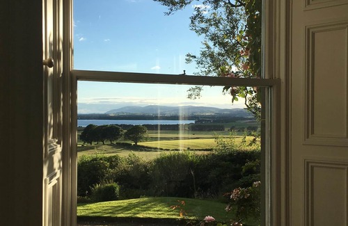 Kinnesswood House | Scenic House with Garden and Loch Views - 10/10 Guest Rated