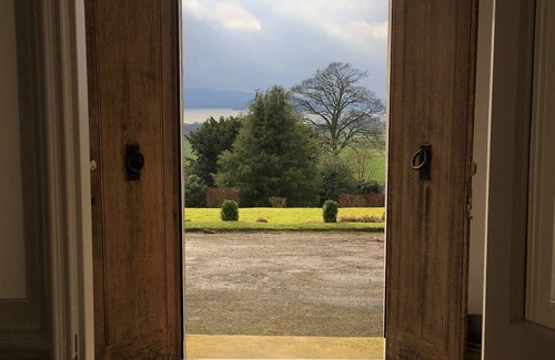Kinnesswood House | Scenic House with Garden and Loch Views - 10/10 Guest Rated