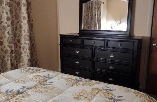 Newtonville House | Serene House: Family-Friendly Retreat for Memorable Stays