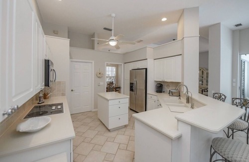 Braden River House | Charming Retreat in Gated Golf Community with Pool & Spa