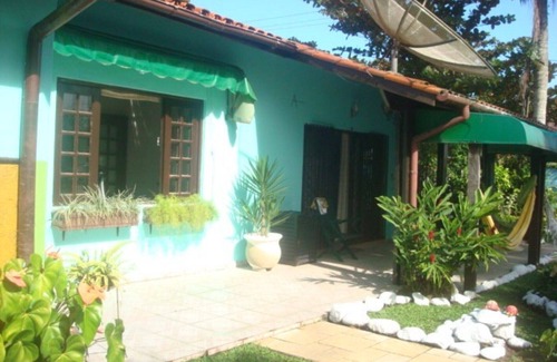 Itanhaem House | Inviting 7-Bedroom House with Oceanfront Pool & Spa