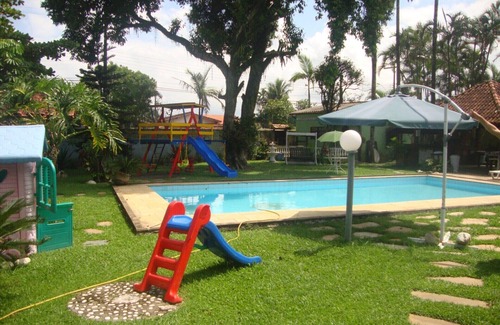 Itanhaem House | Inviting 7-Bedroom House with Oceanfront Pool & Spa