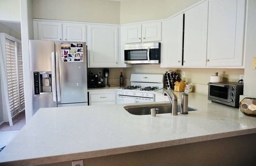 Moreno Valley House | Scenic Mountain View House with Spa and Breakfast Options