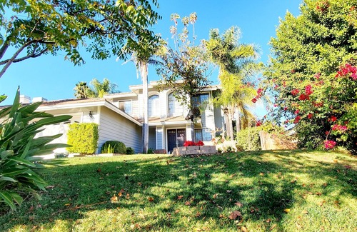 Moreno Valley House | Scenic Mountain View House with Spa and Breakfast Options