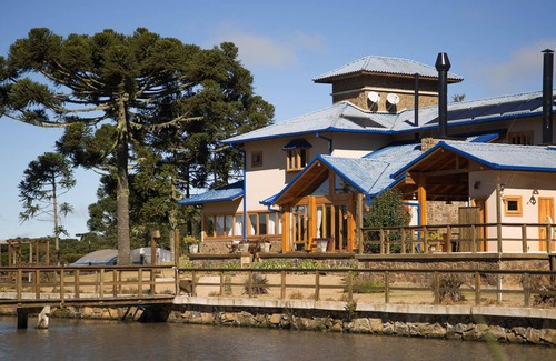 Urupema Cottage | Idyllic 5-Suite Retreat with Pool in Serra Catarinense