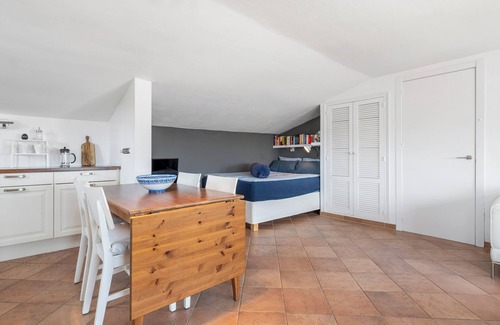 El Vendrell House | Guest Rated 9.8: Family-Friendly Retreat with Pool & Garden