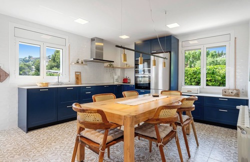 El Vendrell House | Guest Rated 9.8: Family-Friendly Retreat with Pool & Garden