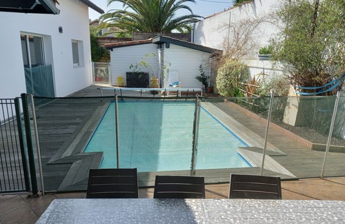 Anglet House | Cozy Retreat with Heated Pool Near Beaches & Shops