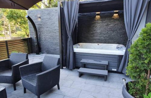 Bakarac House | Elegant Oceanfront Retreat with Jacuzzi and Terrace