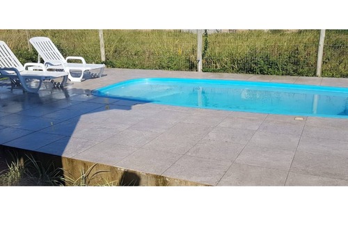 Arroio House | Inviting Home with Wi-Fi, Pool & BBQ Area - Rated 9.8/10