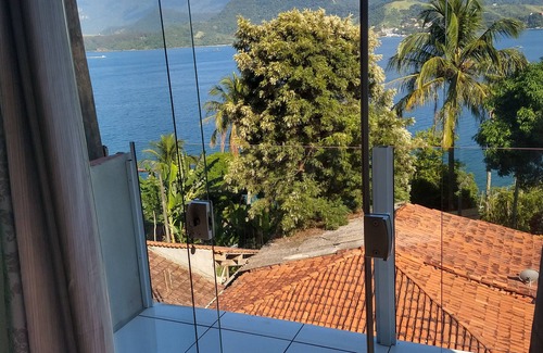 Centro Comercial House | Scenic House with Sea Views Near Goat Island Beach