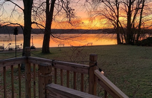 Coxsackie House | Serene Hudson River Waterfront Retreat with Pool & Spa