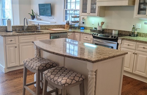 Prospect House | Premier Hunting Creek Neighborhood Derby Rental for 12 Guests