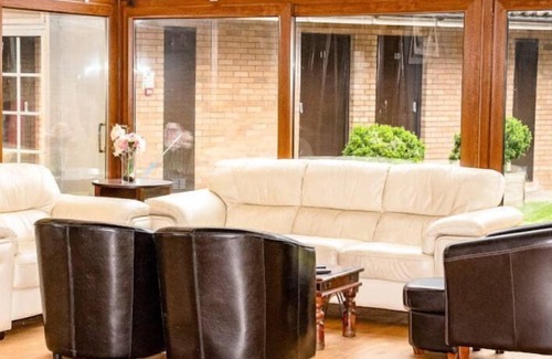 Papworth Everard House | Delightful Way Inn Hotel - A Cozy Retreat for Travelers