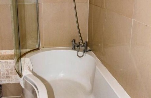 Papworth Everard House | Delightful Way Inn Hotel - A Cozy Retreat for Travelers
