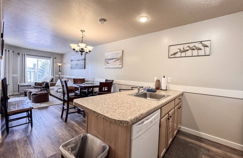 Harbor Village Condo | Inviting Cozy Inn Building Condo with Pool & Spa Amenities