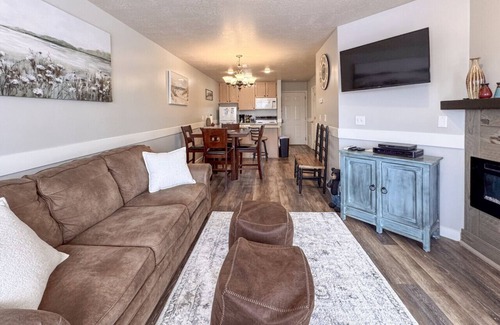 Harbor Village Condo | Inviting Cozy Inn Building Condo with Pool & Spa Amenities