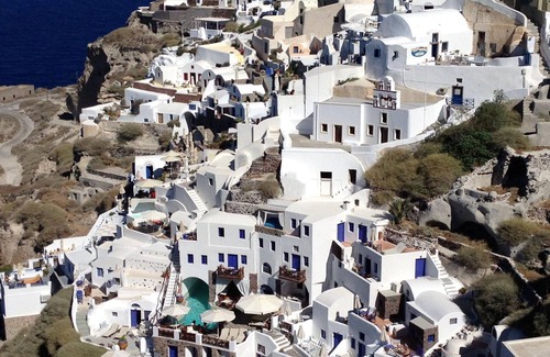 Ios Town Villa | Inviting Ios Suite with Spa Amenities | Tzamaria Junior